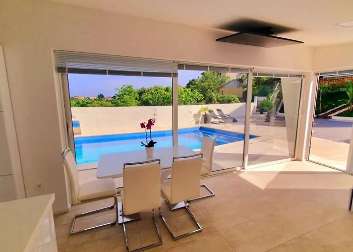 Eduarda Pool&whirpool By Guide וילה