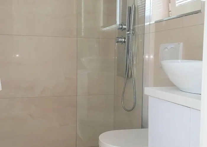 Eduarda Pool&whirpool By Guide מטולי