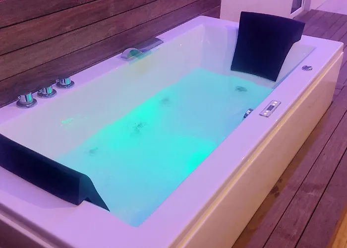 Eduarda Pool&whirpool By Guide מטולי