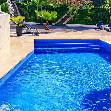 Eduarda Pool&whirpool By Guide *