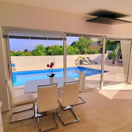 Eduarda Pool&whirpool By Guide Villa