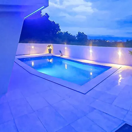 Eduarda Pool&whirpool By Guide Villa *