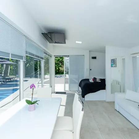 Eduarda Pool&whirpool By Guide Vila *