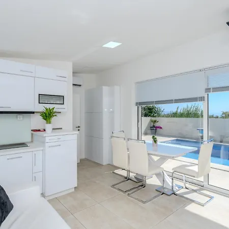 Vila Eduarda Pool&whirpool By Guide
