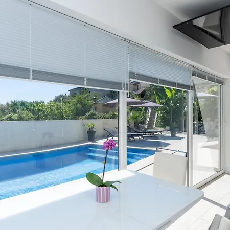 Eduarda Pool&whirpool By Guide Vila *