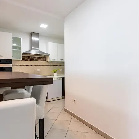 Vila Eduarda Pool&whirpool By Guide *