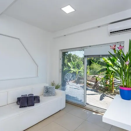 Eduarda Pool&whirpool By Guide *