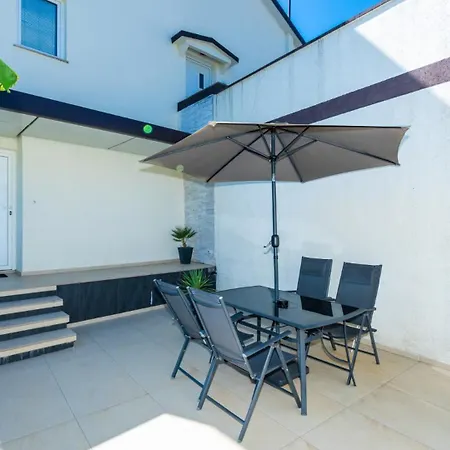 Vila Eduarda Pool&whirpool By Guide