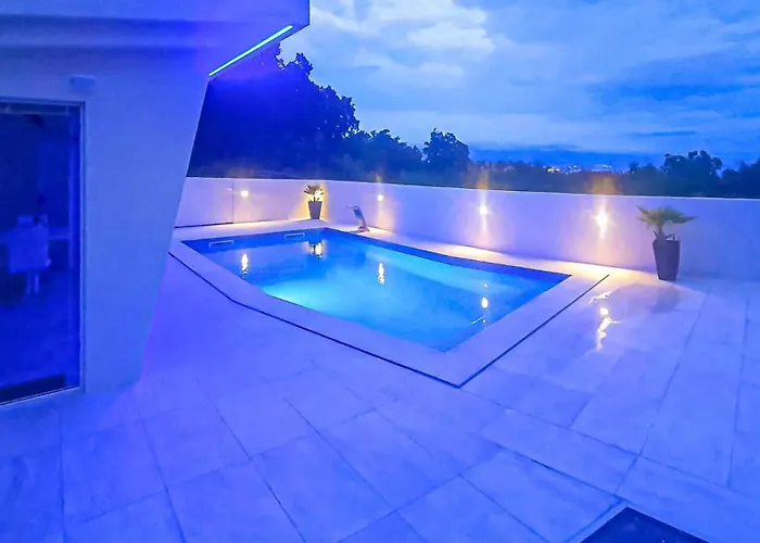 Eduarda Pool&whirpool By Guide Villa *